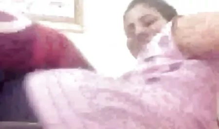 L'allenatore sputò nel culo di un atleta con un profondo sul video lesbiche gratis divano.