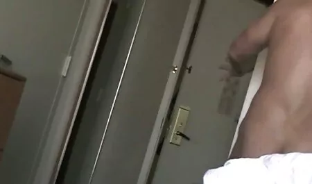 Ragazza con tre porno vecchie grandi.