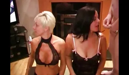 Ragazze sottili piccole troie perdono la loro verginità