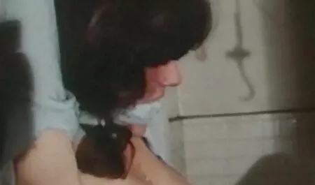 Bionda con le trecce, partner in macchina. youporn ragazze