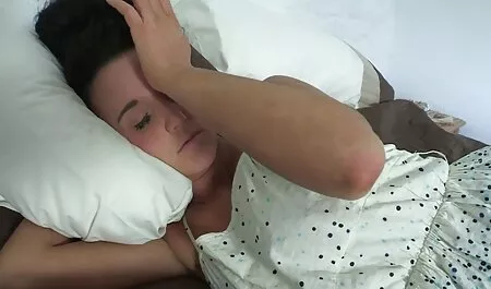 Pane rosolato giocando con la figa e preparato il tavolo. trans amatoriale