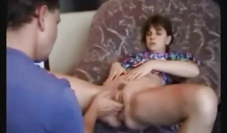 Il primo, un giovane artista Profondo sul film porno gratis fratello e sorella pavimento in anale