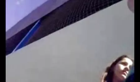 Due persone video porno ragazze di colore e spendere un sacco di bellezza sul divano.