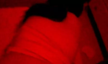 Un pezzo con un grosso cazzo ha un buco fiocco nel buco e rompe la sua rete video mature porche stretta.