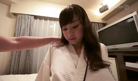 Asiatico succhiare grossi cazzi sulla macchina fotografica. nonne vogliose