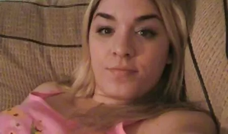 I genitori cercano di babysitter con video porno con sorella gli occhiali.