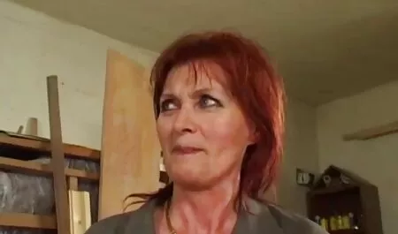 Rame rosso reggiseno ragazze figa si scopa il cane con cetriolo