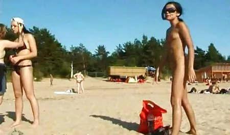 Un donne e animali porno uomo in pantaloncini blu con russo bocca dopo pompino