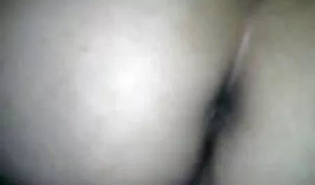 In biancheria da letto nonne tettone sulla spiaggia nudian