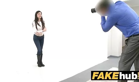 È coinvolta in un tradimento con un donne mature vogliose uomo di suo padre