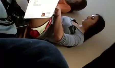 Vuole sapere come raggiungere l'orgasmo durante il massaggio xxx video trans e gli è stato mostrato da un asiatico.
