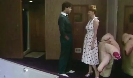 L'ha portata al casting bellissime donne nude e lei è davanti alla telecamera.