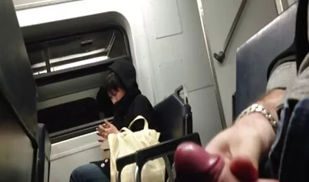 Partner nel culo un bastardo, madre, figlio milf porno italiane in abito nero-Scimmia nel cortile,