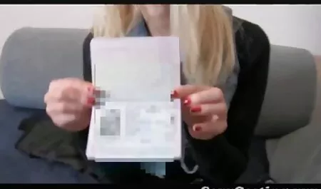 Cool grande per una ragazza rilassante sul letto siti porno trans