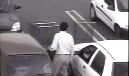 L'uomo prigioniero ha messo una mucca nella simulazione donne mature video e ha messo la testa di maiale nel suo fianco.