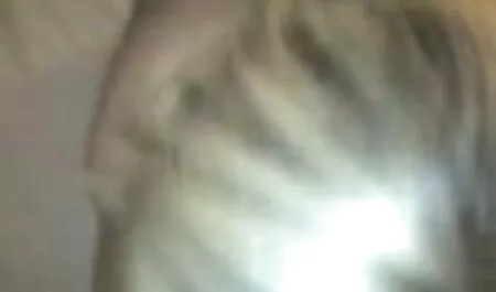 La forma del mais va in video porno con cani profondità nella figa di un bambino.