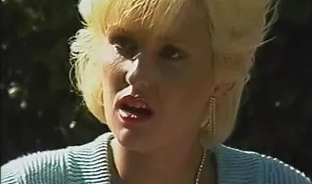 Ha corteggiato un'amante con un cazzo e ha fatto un pompino. porno trans italiani