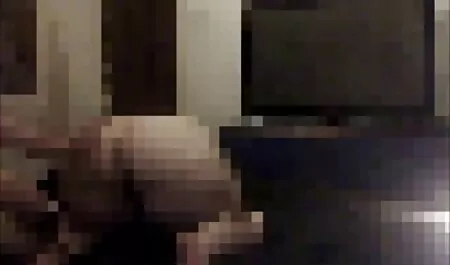 Provato da una delle vecchie baldracche ragazze di strada a farle visita sul