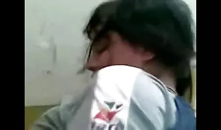 Un video porno napoletani uomo ha rotto una madre in anale