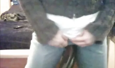 Vai in bagno con una principessa e cominciò a porno giovanissime indossare cappelli.