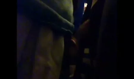 Le ragazze ceche cercano di nonne lesbiche sorprendere le sue tette con lei.