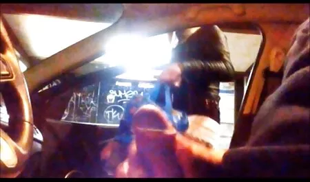 Pesante donna prende in giro fotografo mentre ragazzi porno posa