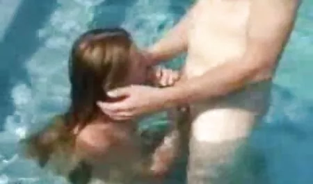 Il massaggiatore, che è pieno di passione, dà ai suoi clienti mogli xxx un sottile