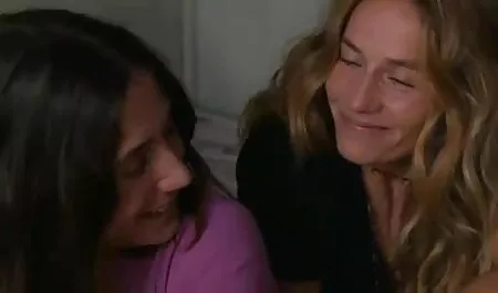 In bocca suocera troia ragazza con gli occhiali.