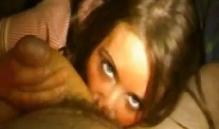 Occhio nero Lupe cambiare le porno trans amatoriale mutandine sulla spiaggia,