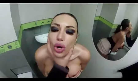 Per dessert, le film pornostar donne mature offrono ai clienti sesso appassionato