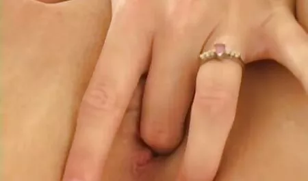 Tacchi alti leggeri e film porno donna matura neri e un amuleto di gambe nere.