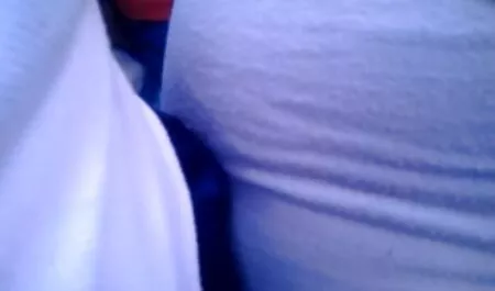 Lei giaceva nuda sulla nonne porno gratis spiaggia di fronte a un inizio
