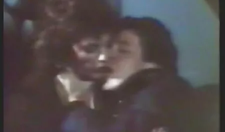 Tre gruppi e maschera facciale milf calde