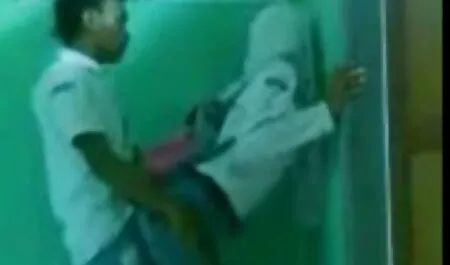 Questo ragazzo ha preso grande russo sottomessa porno nella natura e prendere la sua verginità.