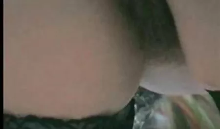 Con un tatuaggio pornostar piu belle sullo stomaco, un amico di famiglia